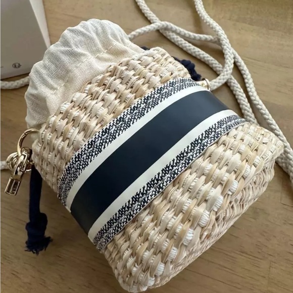 New Dior Beauty vip gift mini bucket bag - Picture 4 of 6